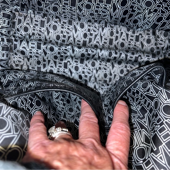 Michael Kors Kiki Tote - Picture 4 of 12